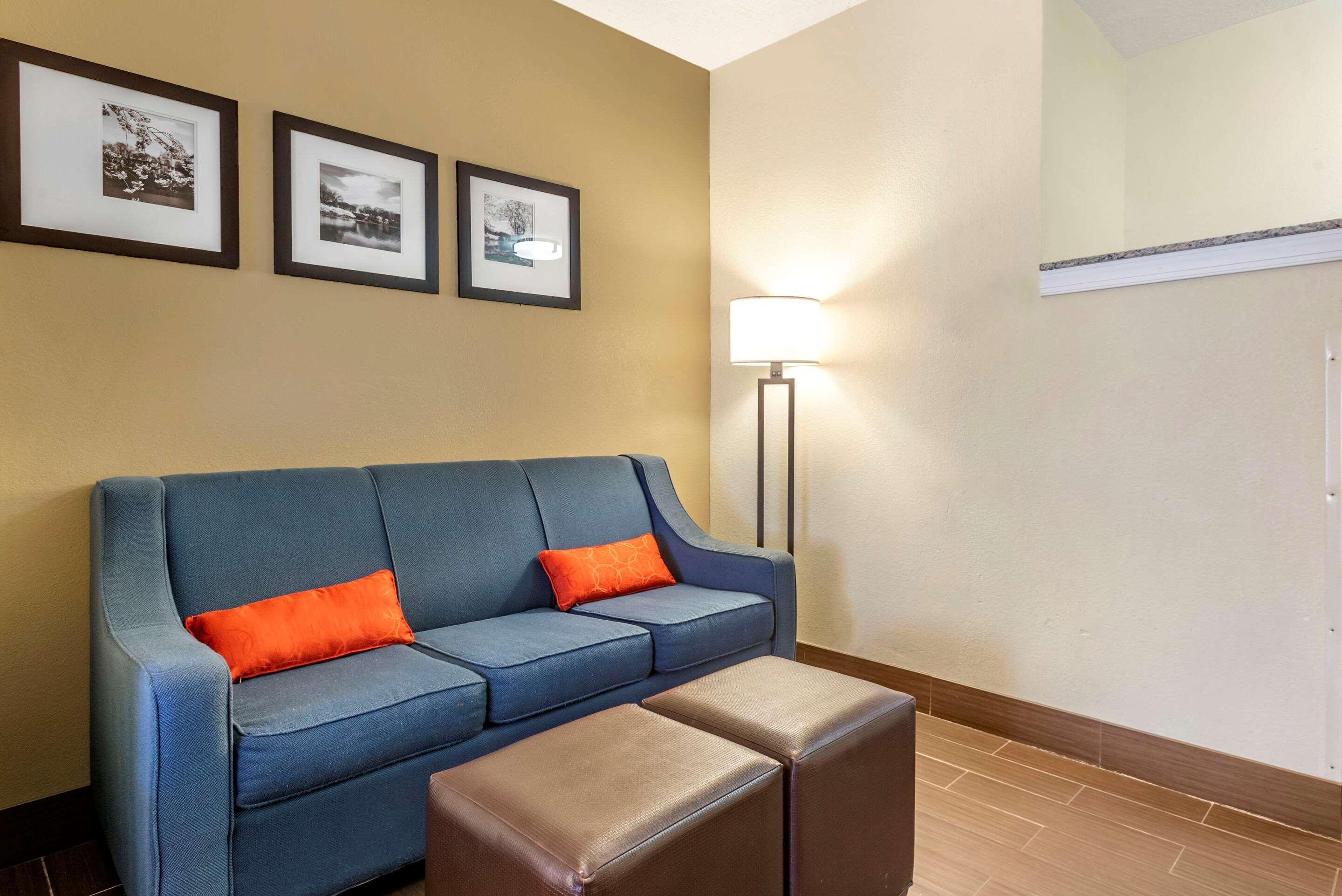 Comfort Suites Newark - Harrison Exteriör bild