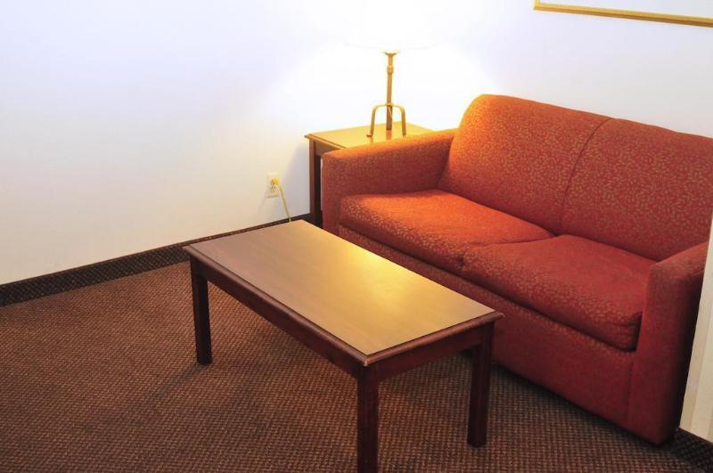 Comfort Suites Newark - Harrison Exteriör bild